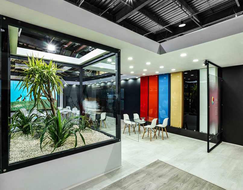 غرفه شیشه قزوین در نمایشگاه شیشه